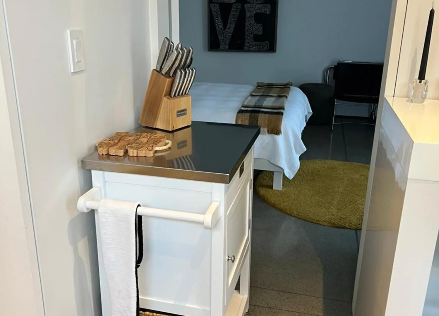The Cube Apartment Cowichan Bay 0*,